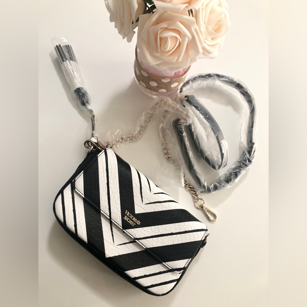 *NWT* | Victoria’s Secret leather crossbody/clutch zebra style